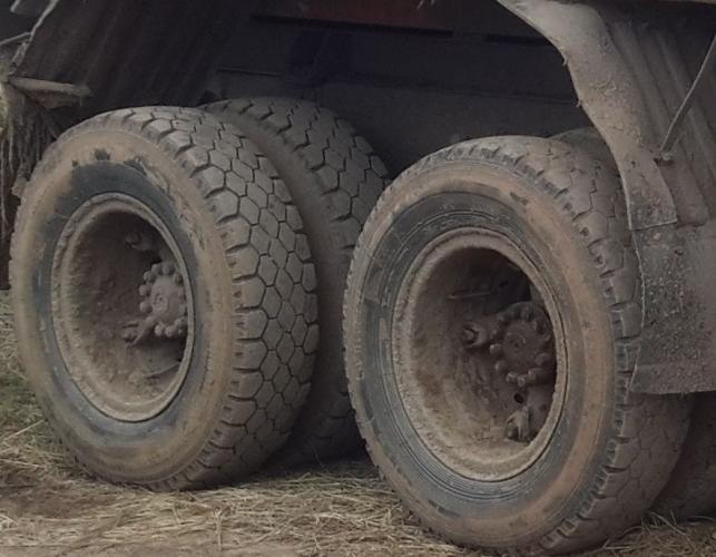 Колесо камаз 5410. Камаз заднее колесо. Колеса камаз 10. Резина на камаз 740. Камаз на резине 295/80.